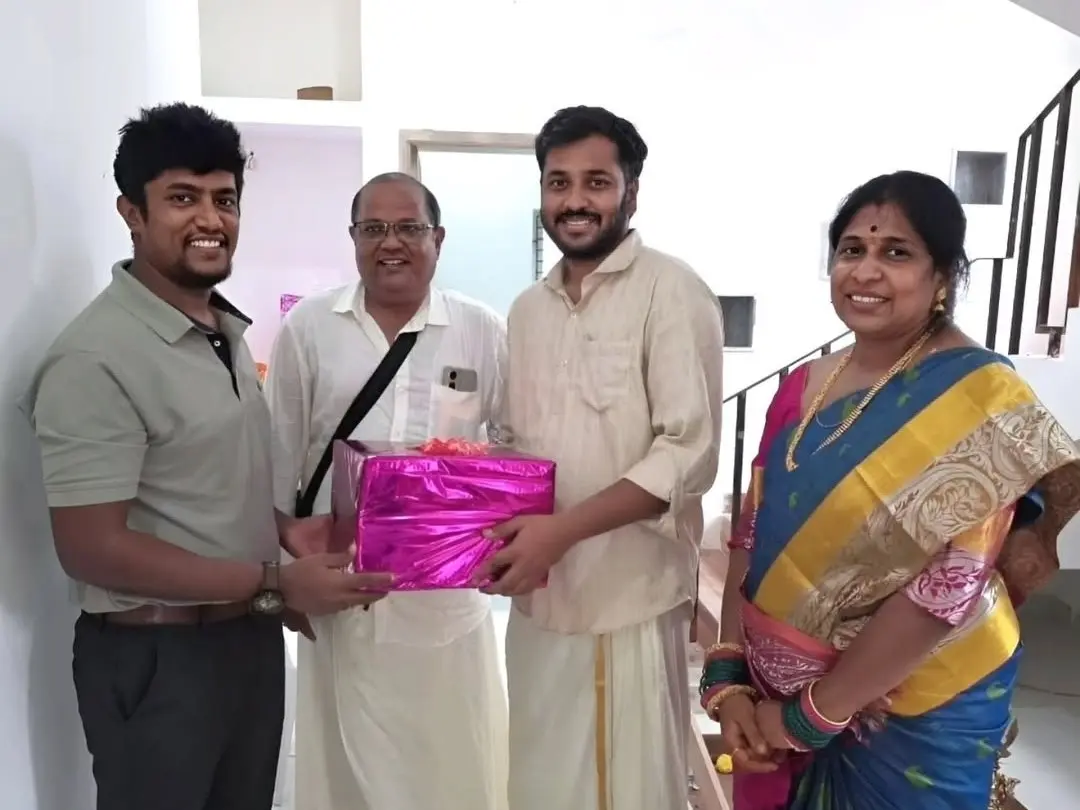 Founder gifting client 1