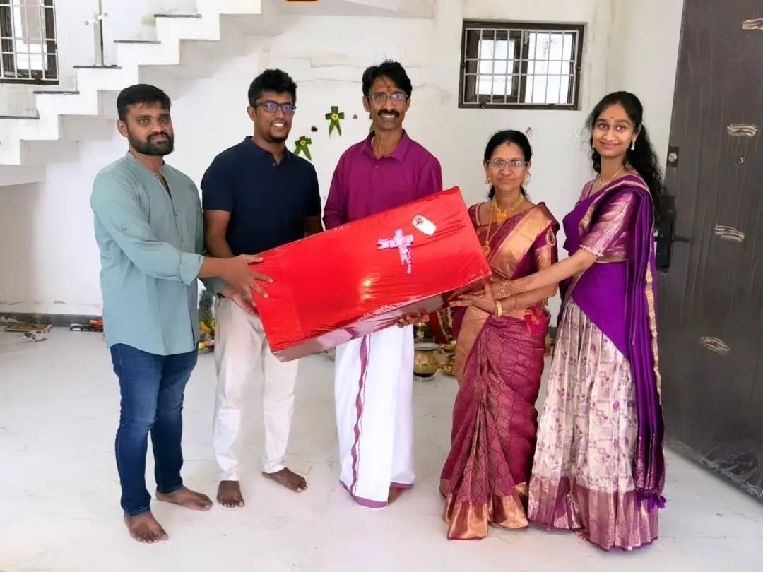 Founder gifting client 3